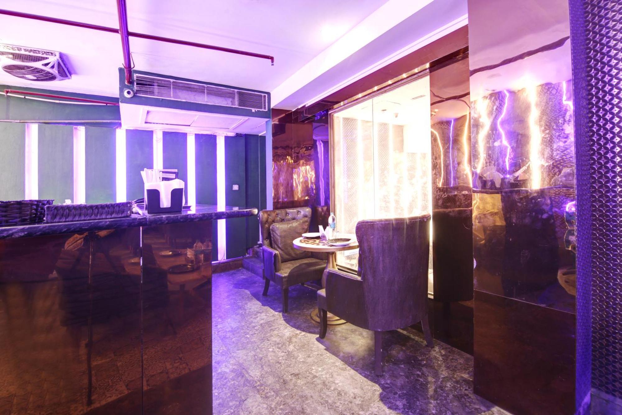 Hotel Wk Comfort - Near White Clove Ню Делхи Екстериор снимка