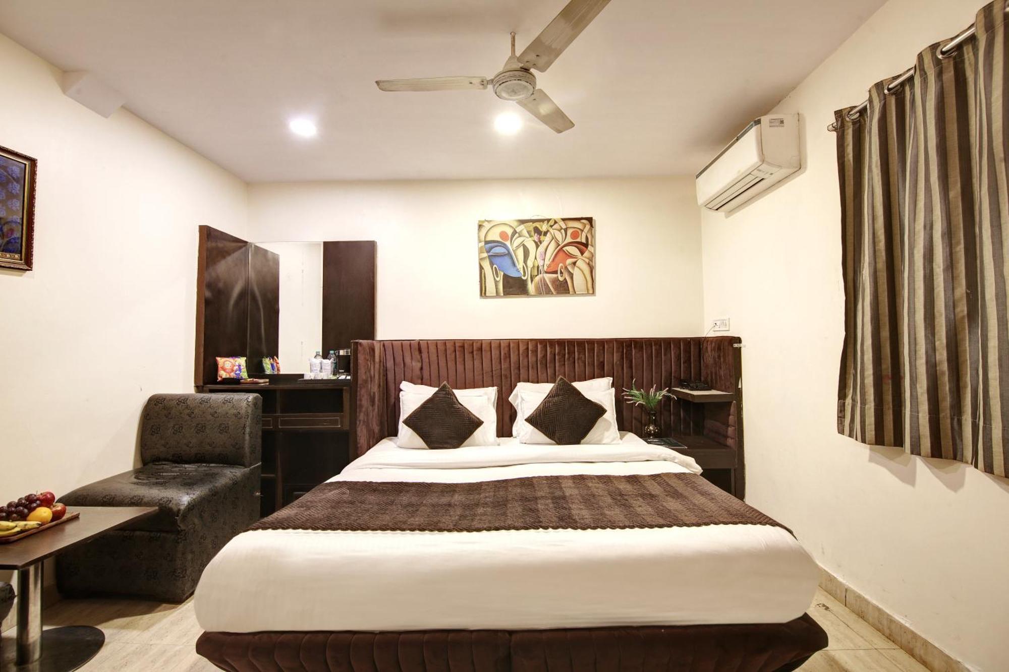 Hotel Wk Comfort - Near White Clove Ню Делхи Екстериор снимка