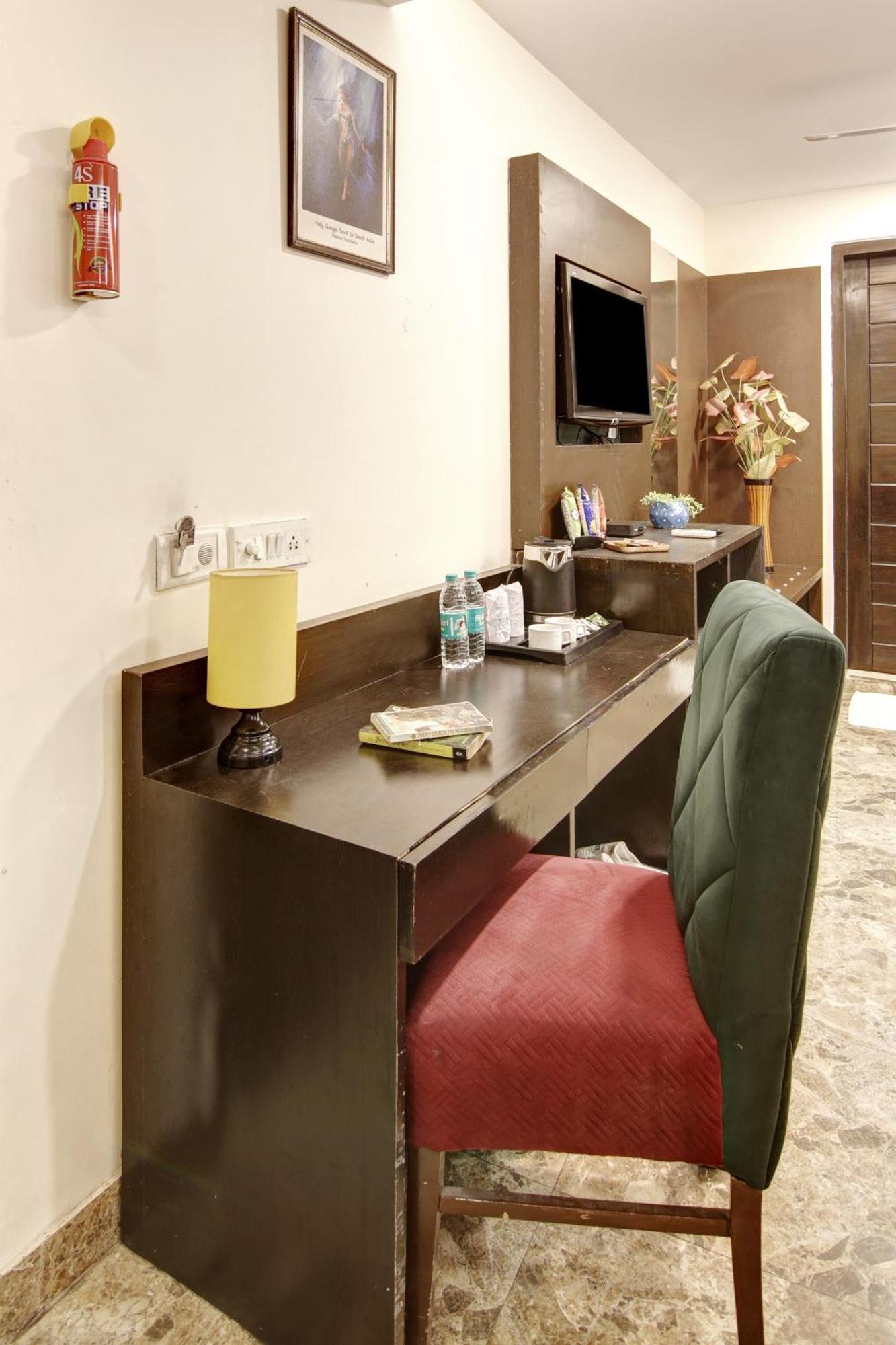 Hotel Wk Comfort - Near White Clove Ню Делхи Екстериор снимка