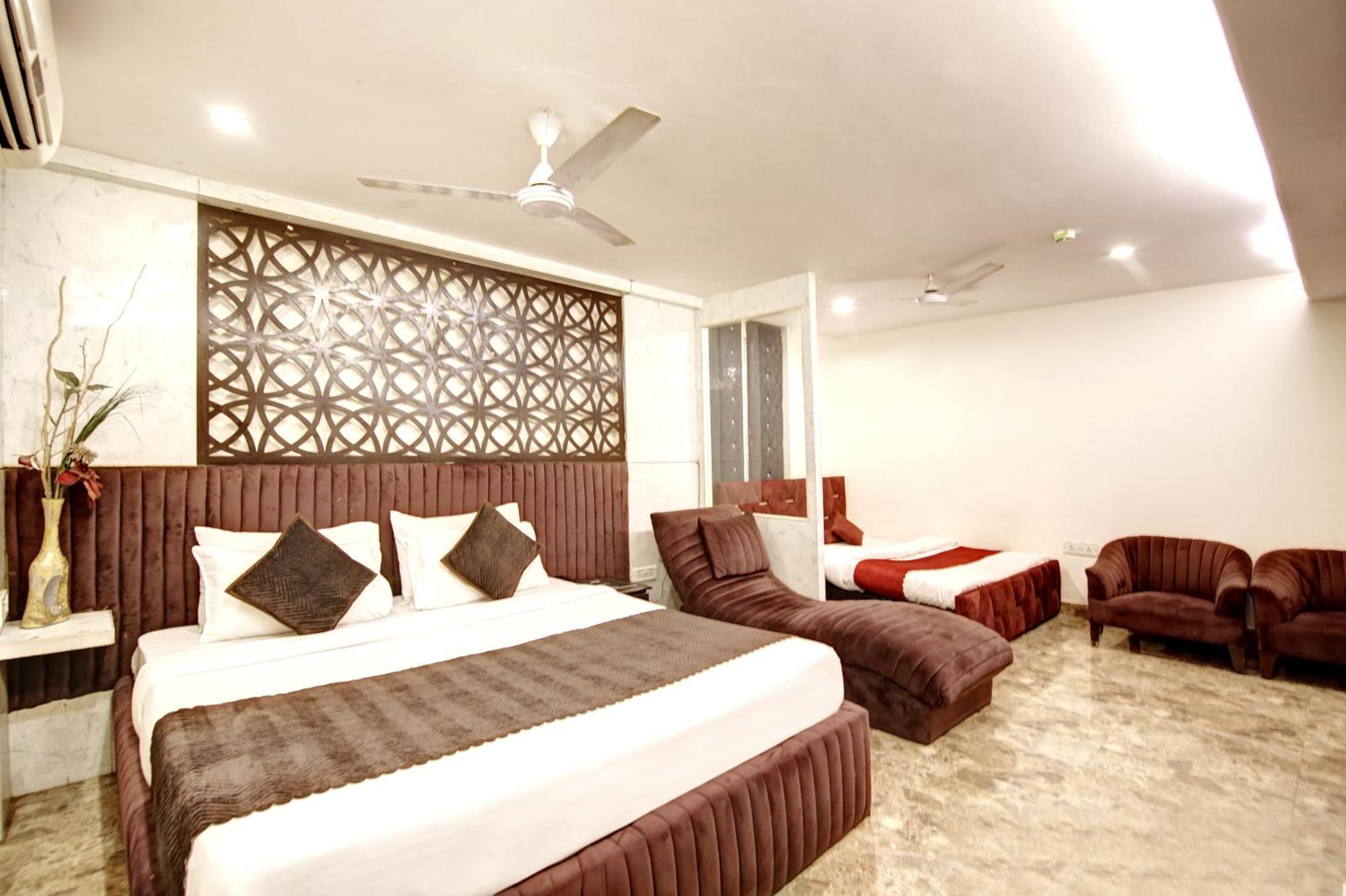 Hotel Wk Comfort - Near White Clove Ню Делхи Екстериор снимка