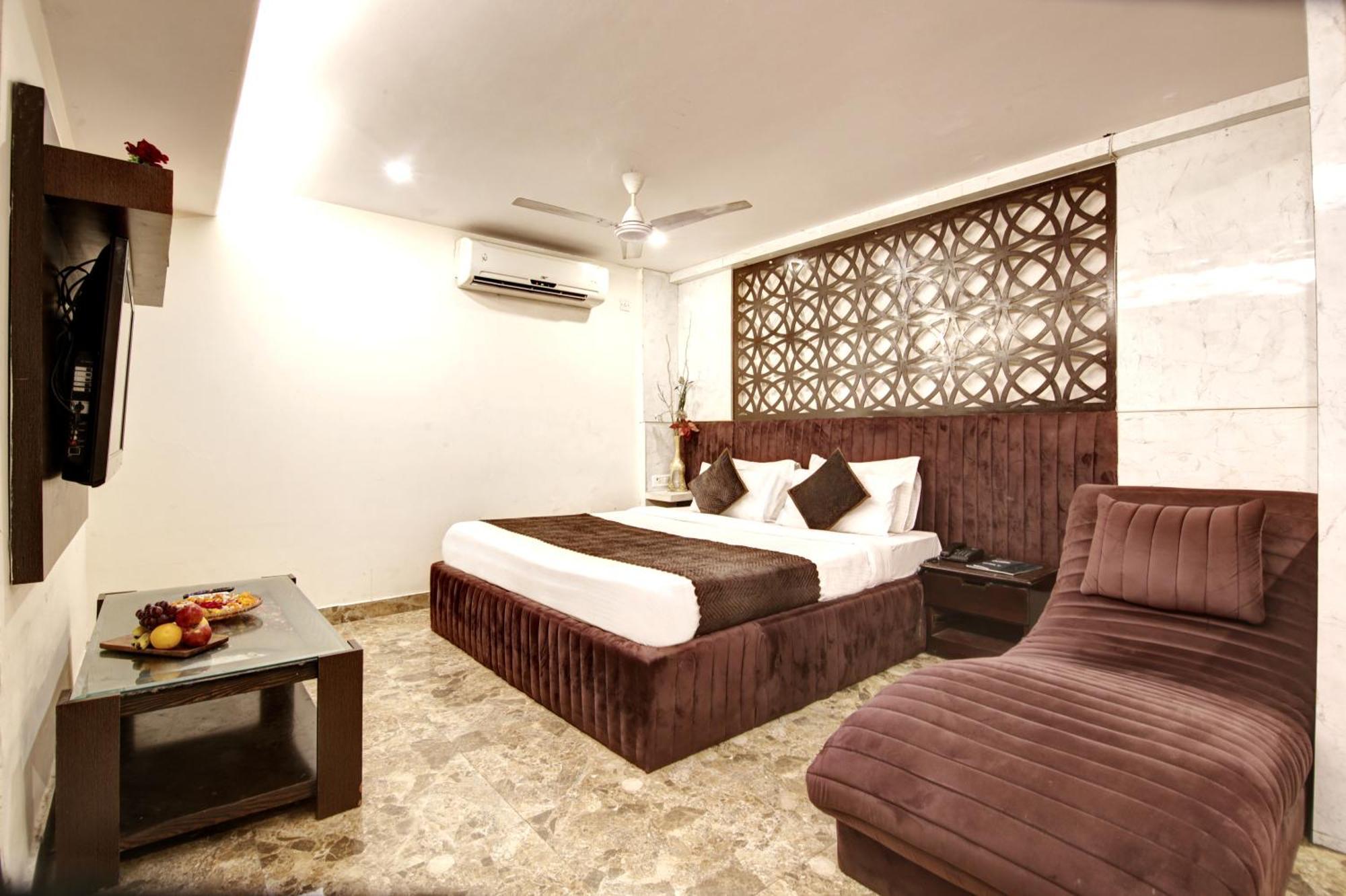 Hotel Wk Comfort - Near White Clove Ню Делхи Екстериор снимка