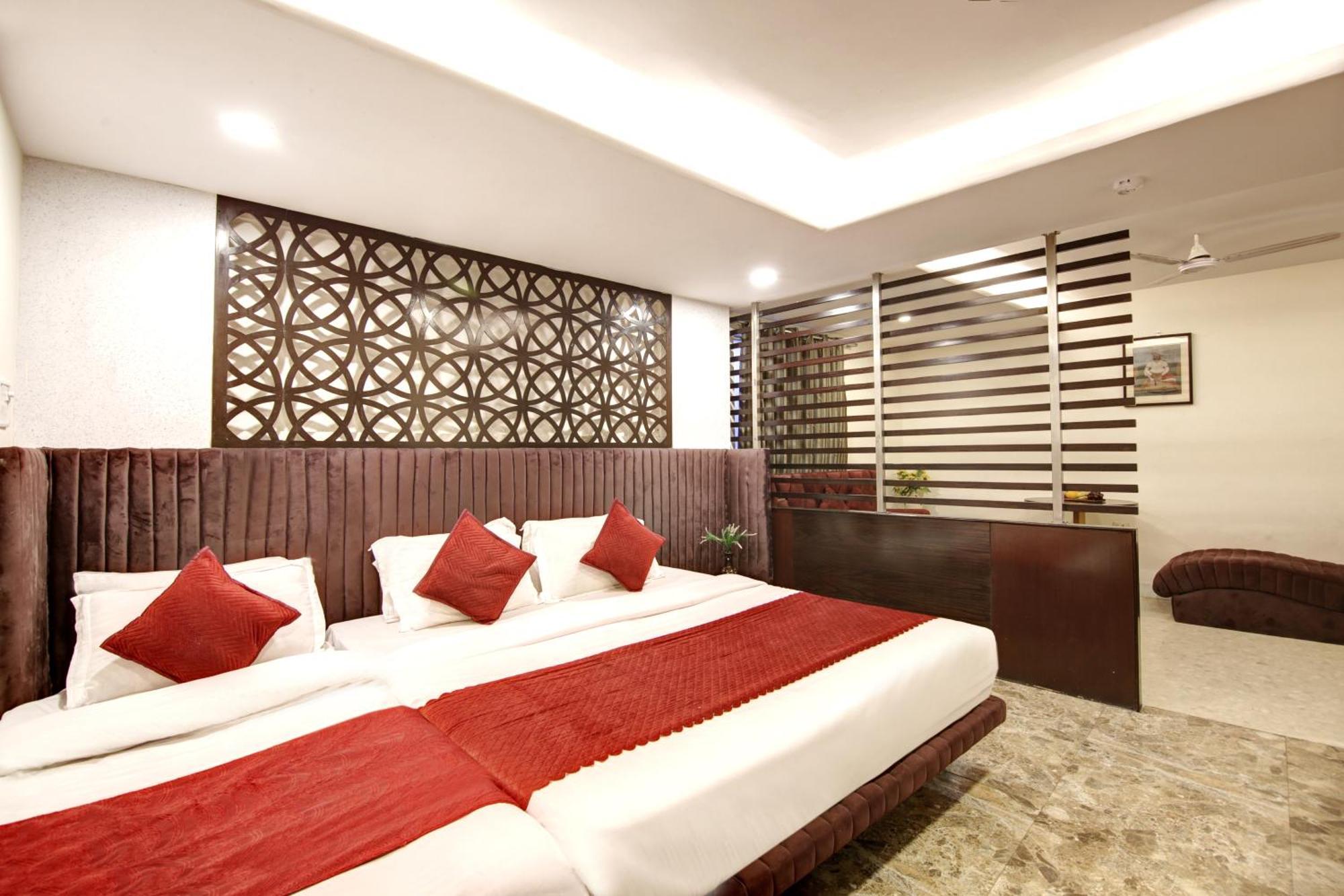 Hotel Wk Comfort - Near White Clove Ню Делхи Екстериор снимка
