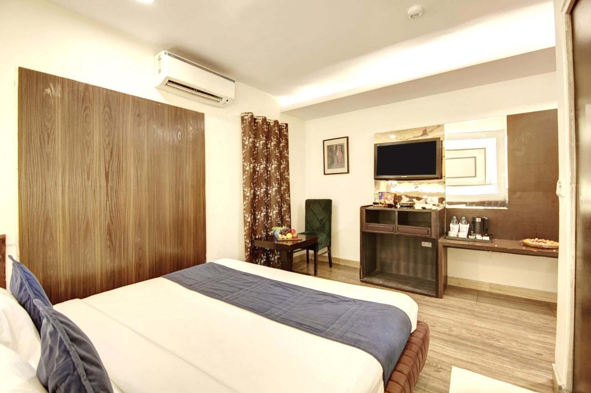 Hotel Wk Comfort - Near White Clove Ню Делхи Екстериор снимка
