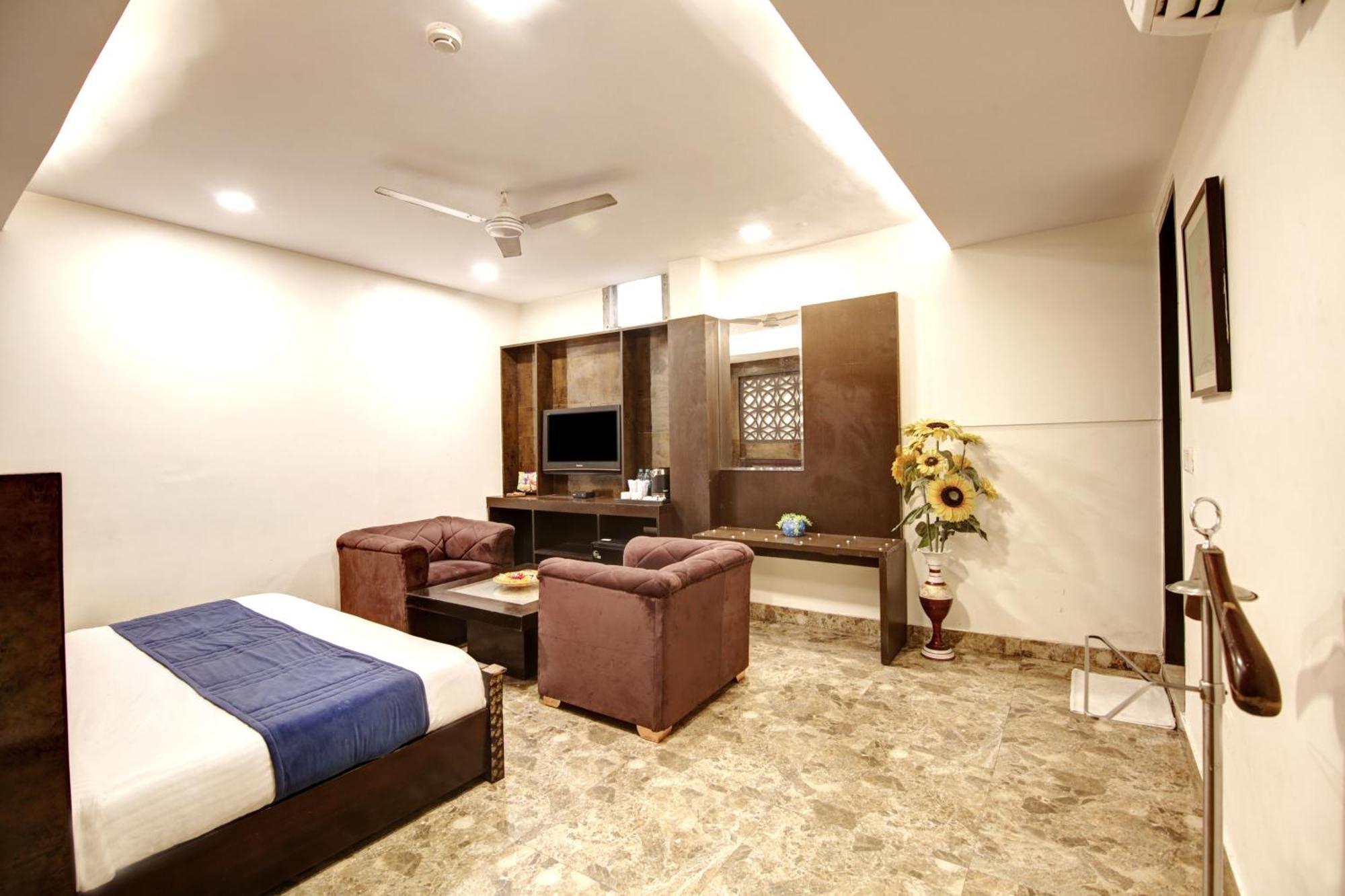 Hotel Wk Comfort - Near White Clove Ню Делхи Екстериор снимка