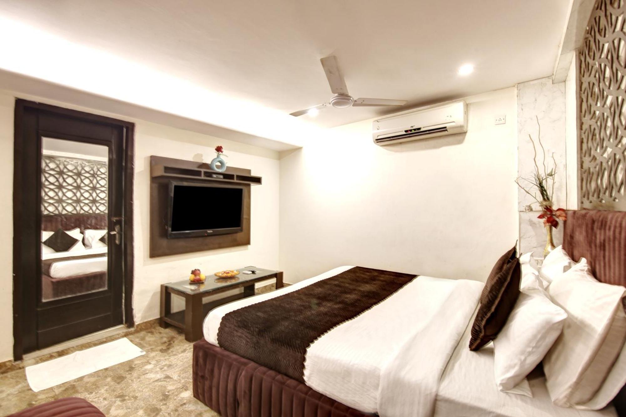 Hotel Wk Comfort - Near White Clove Ню Делхи Екстериор снимка