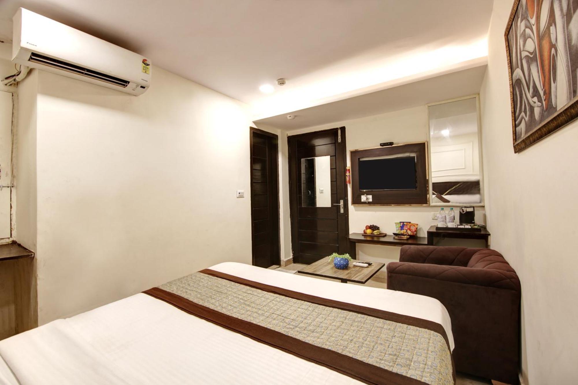 Hotel Wk Comfort - Near White Clove Ню Делхи Екстериор снимка